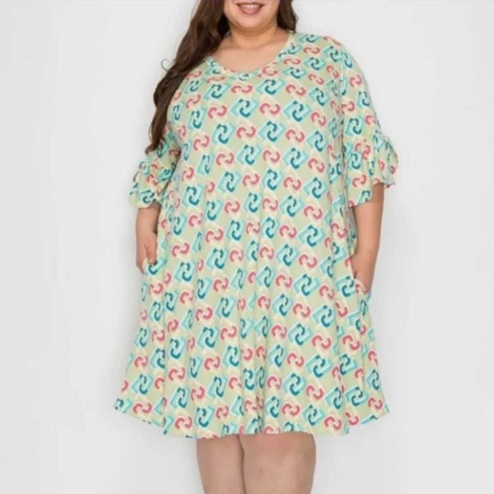 New Curvy Lovey Geo Print Dress